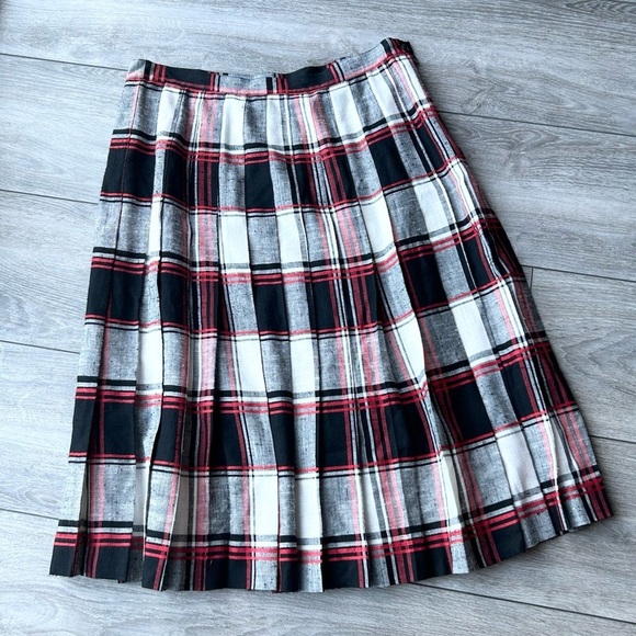 Plaid Midi Skirt in Red and Black - Picture 3 of 15